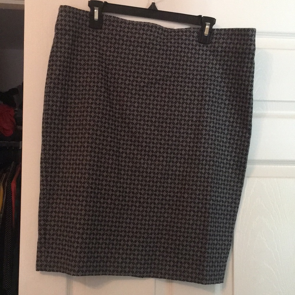 Van Heusen pencil skirt. Size 14